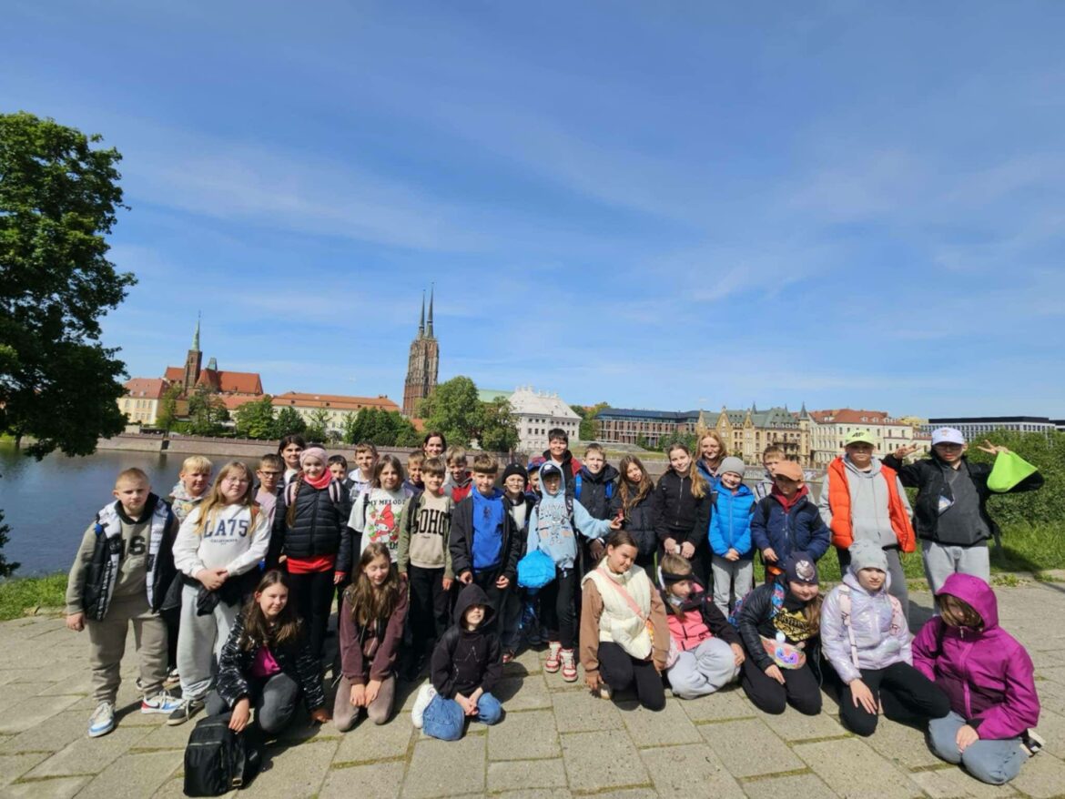 Uczniowie na wycieczce we Wrocławiu