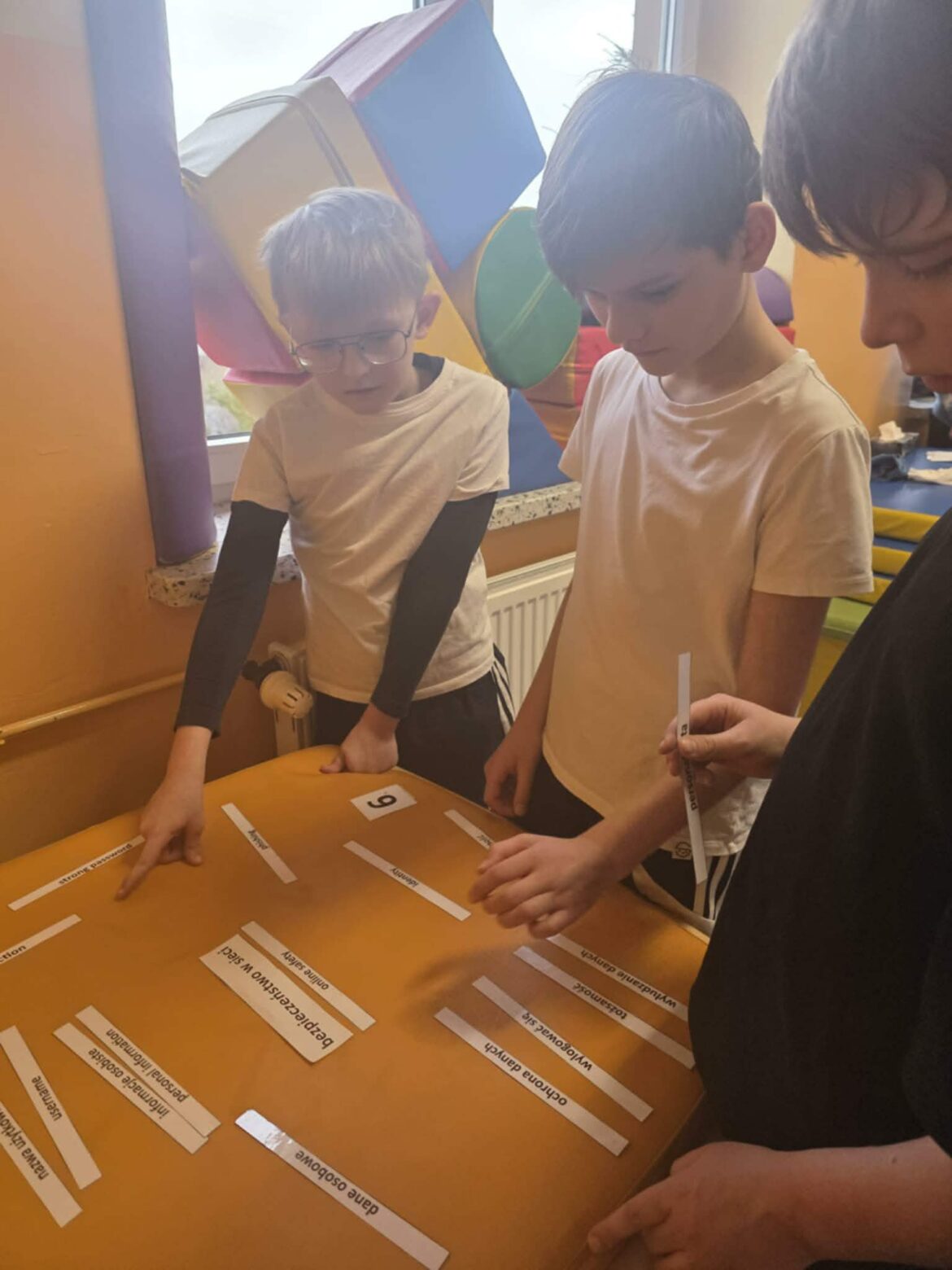 Szyfr bezpieczeństwa – szkolny escape room o danych osobowych